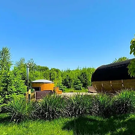 Gizycko-zywki, Masuria Village, Caloroczne Z Widokiem Na Jezioro *